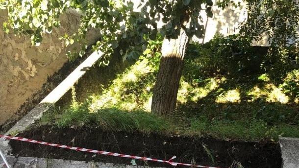 Bonorva, crolla un muro: tragedia sfiorata al Corso 