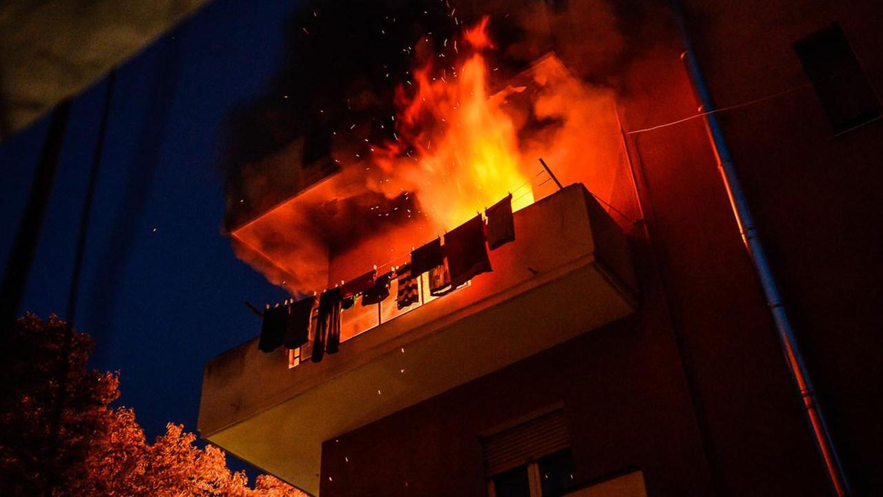 Sassari, fuoco contro la casa dell'ex: è guerra sui tabulati 