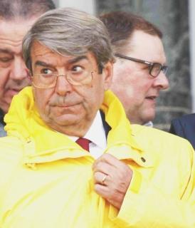 <strong>L’IRA FUNESTA. </strong>Spinelli torvo; a sinistra l’arbitro Damato