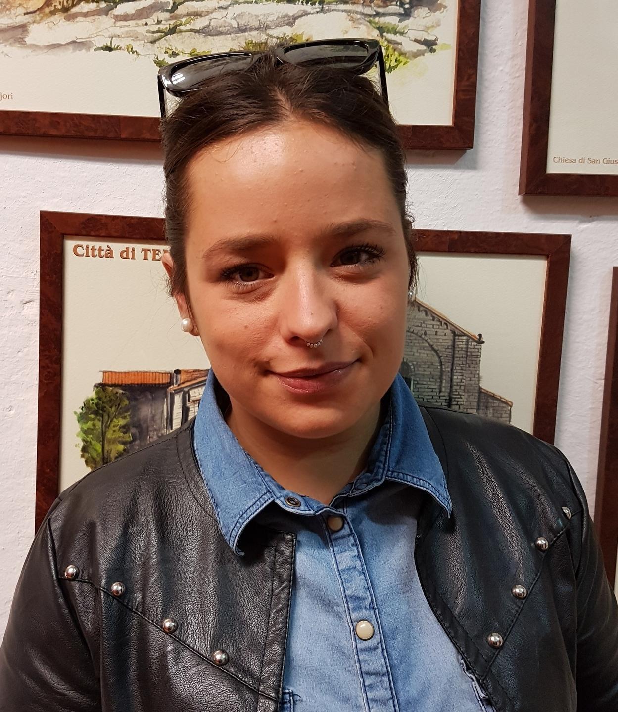 La donna sfiorata da una freccia: «Ho avuto paura per mio figlio»