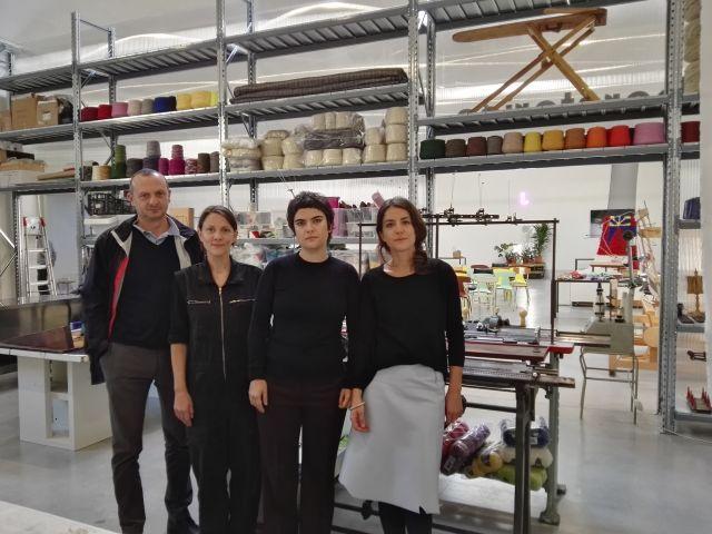 Il direttore del Museo del Tessuto Filippo Guarini con Arianna Moroder, Alessandra Tempesti e Elena Ianeselli di Lottozero