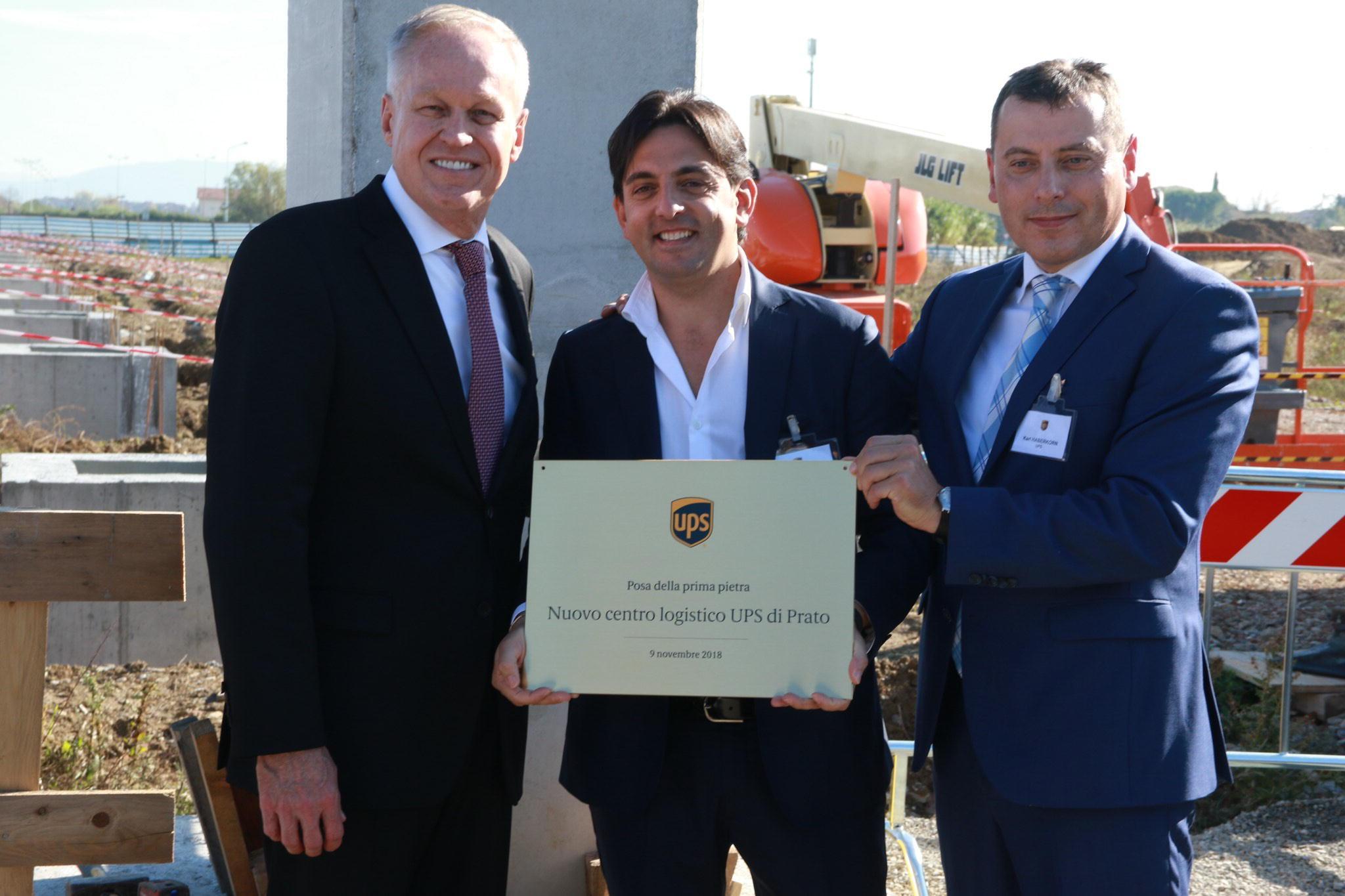 Il presidente di Ups West Europe Carl Sturgeon, il costruttore Giovanni Nigro, Karl Haberkorn manager Italia Ups