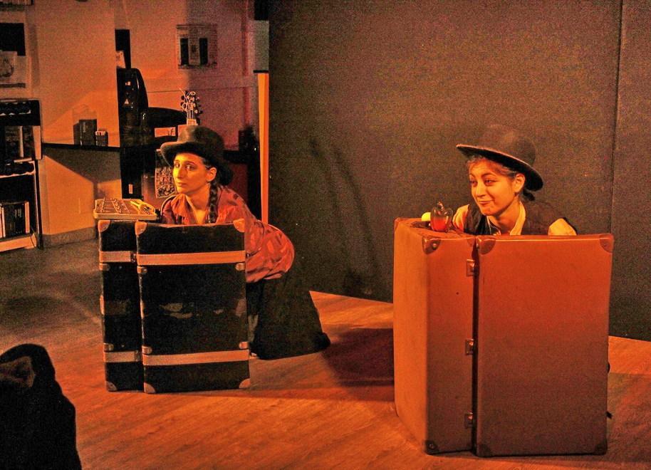 San Felice: cantastorie in fuga e il circo come metafora tra musica e dialoghi 