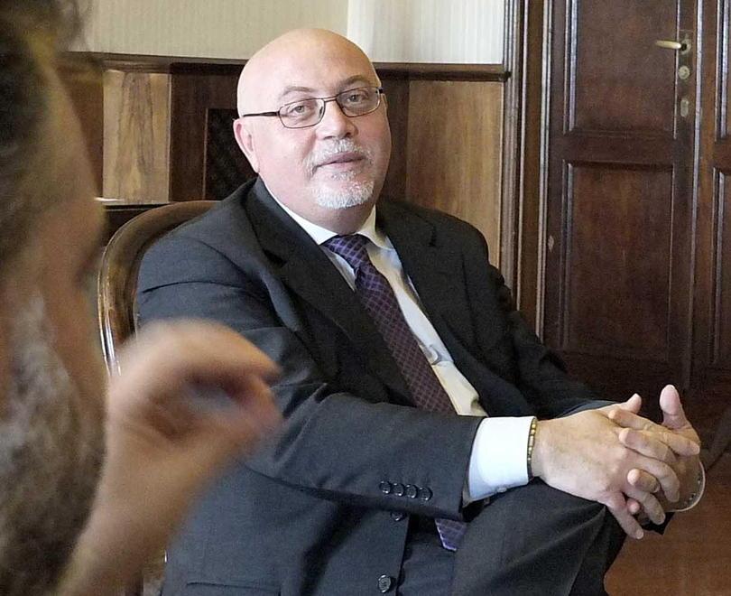 Pugno di ferro della prefettura: guerra ai venditori abusivi di alcol della movida 
