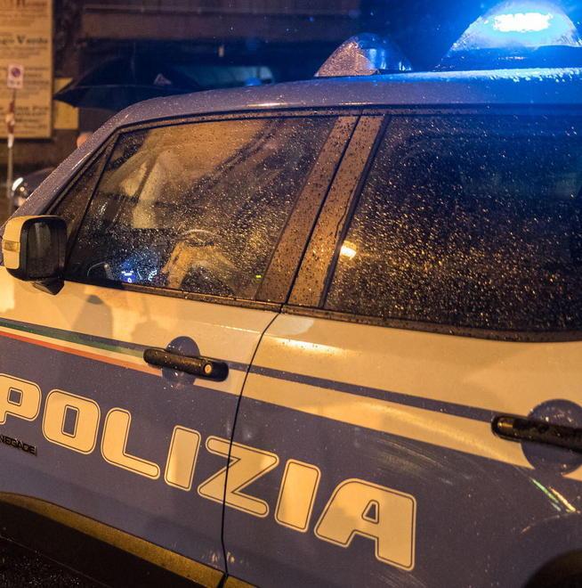 Lite e rissa con schiaffi in piazza stazione Messi in fuga dalle Volanti