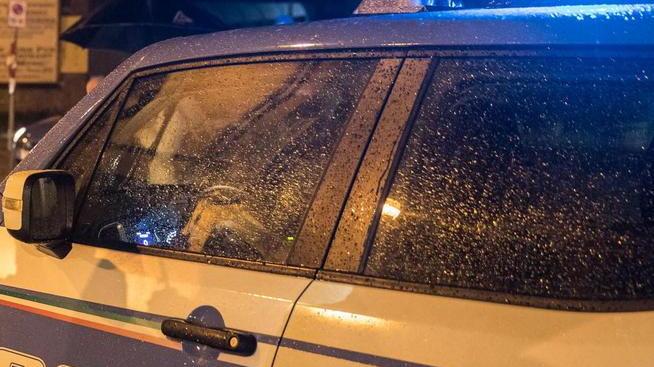 Lite e rissa con schiaffi in piazza stazione Messi in fuga dalle Volanti