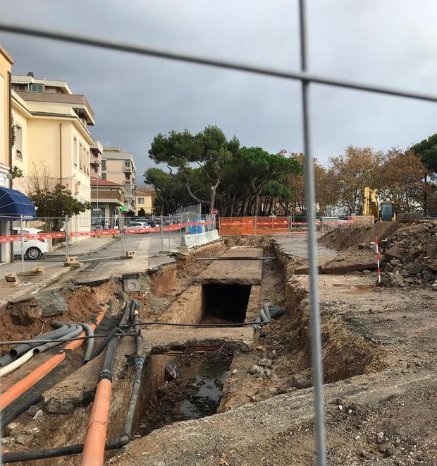 Blitz degli artificieri rimosse le due bombe spuntate nella piazza 