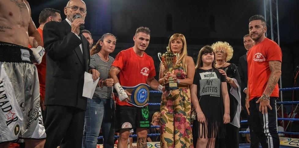 È la notte dei pugni Magnesi difende il titolo dei superpiuma dall’assalto di Carafa 