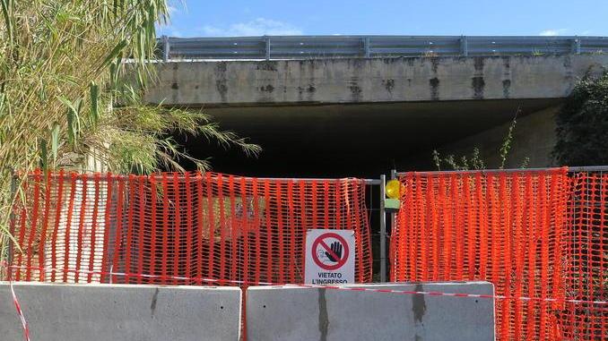Chiusa la discarica, l’amianto invece resta