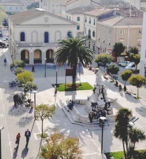 I commercianti:«Ruspe e rumori per noi sarà crisi»