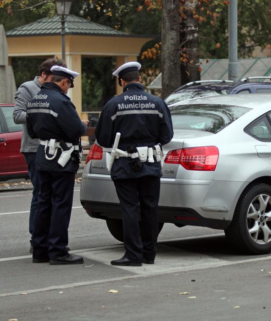 Incidenti e alcol: i vigili ritirano due patenti