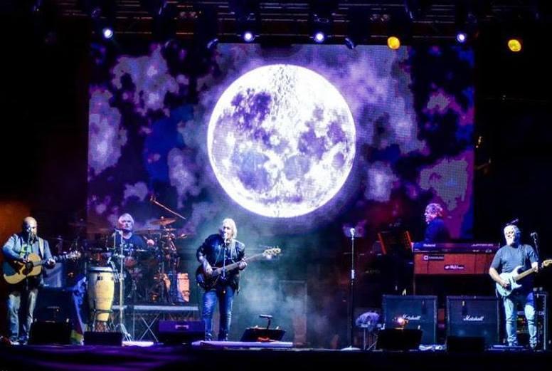 I Nomadi al palasport Sul palco 55 anni di storia della musica 