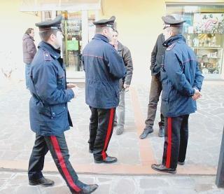 I carabinieri di Agliana durante un sopralluogo