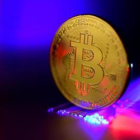 Bitcoin, la moneta digitale ha 10 anni