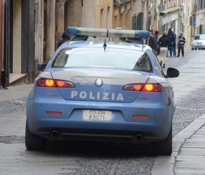 Sassari, dopo il furto aggredisce il titolare: una 37enne finisce ai domiciliari 