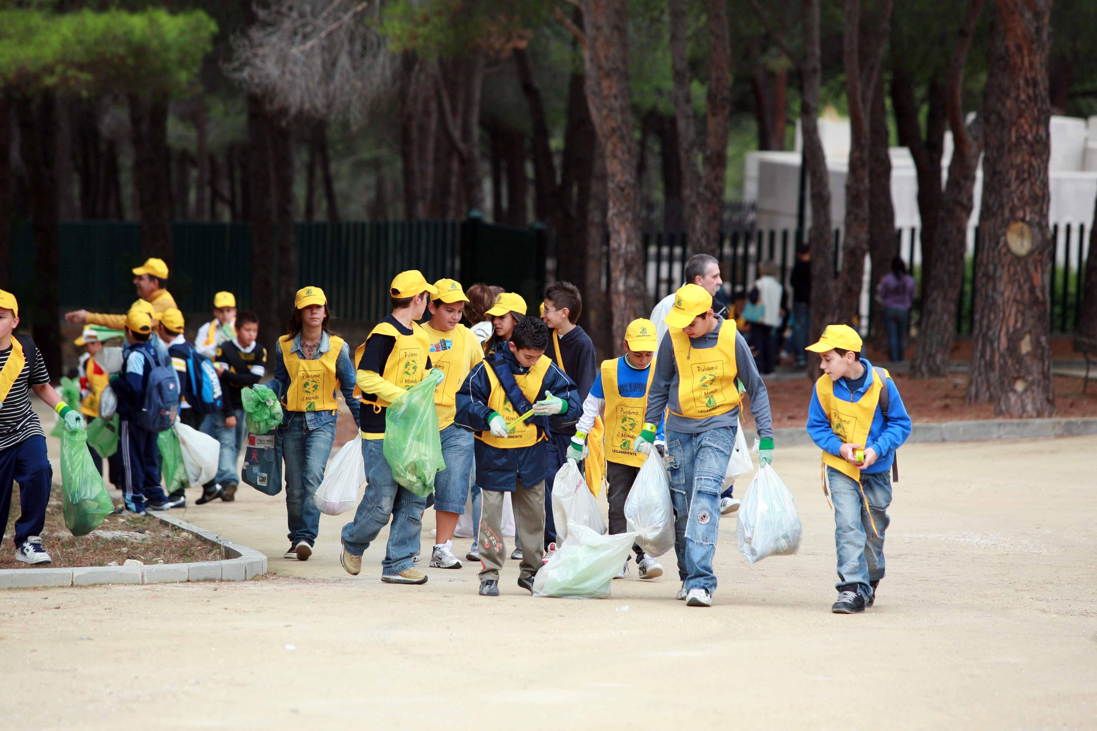 Puliamo il mondo (foto archivio)
