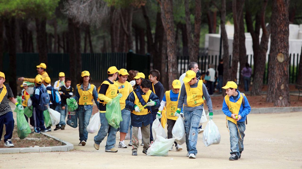 Puliamo il mondo (foto archivio)