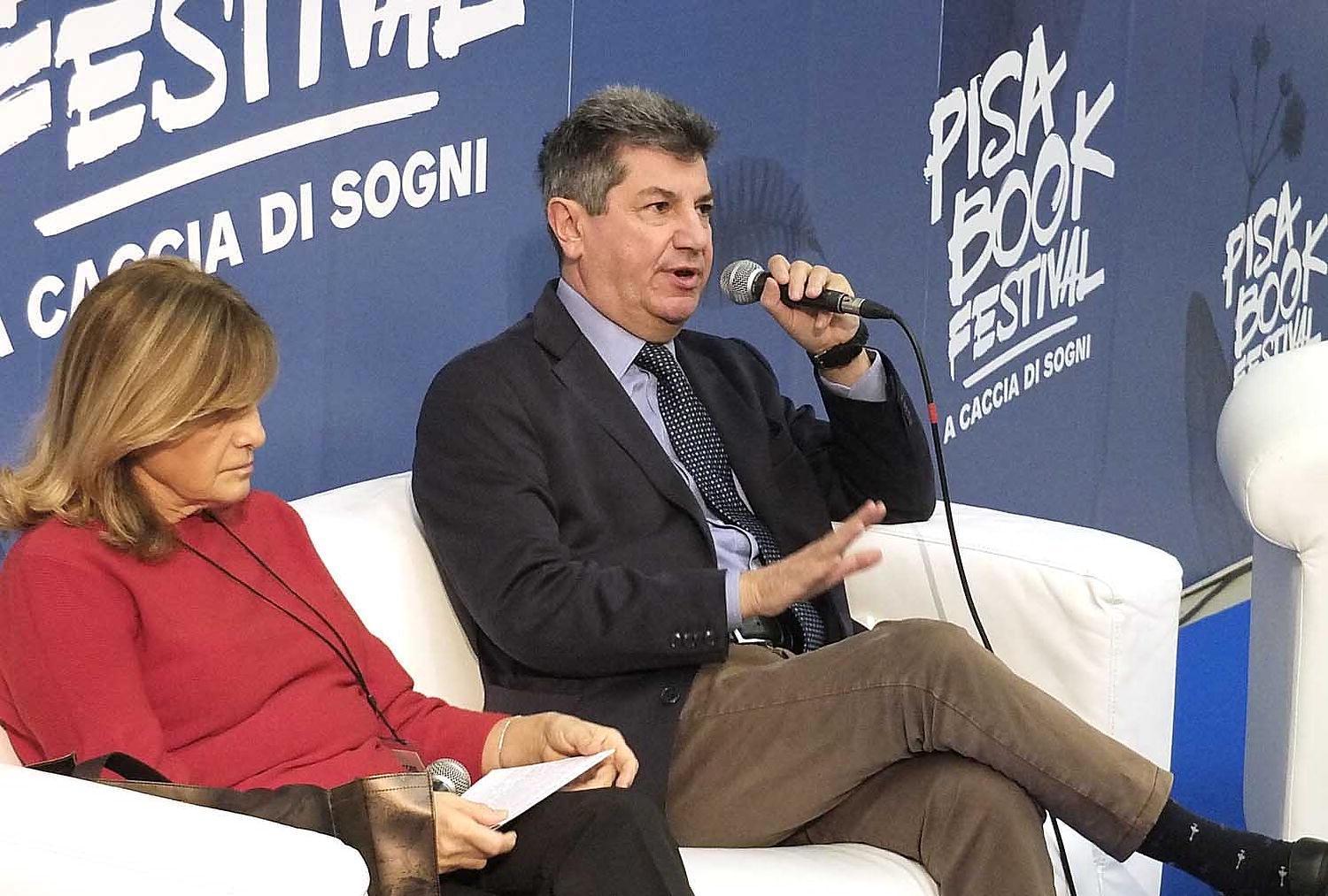 Luigi Vicinanza, con Candida Virgone, alla presentazione del libro