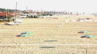 <strong>CHIUSI.</strong> Nessun ombrellone sulla spiaggia