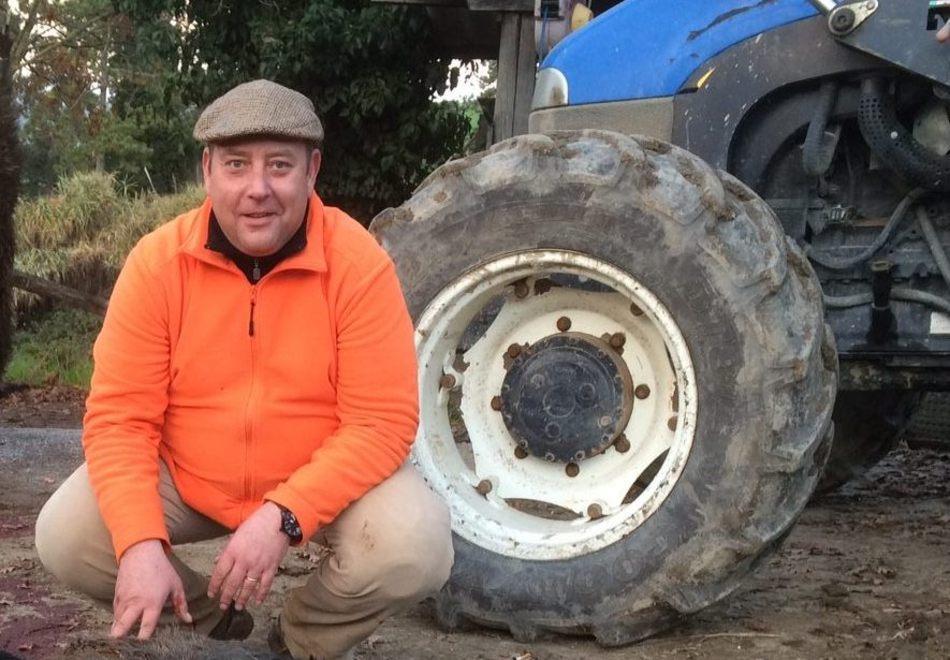 Avvocato di 55 anni muore all’improvviso mentre è sul trattore