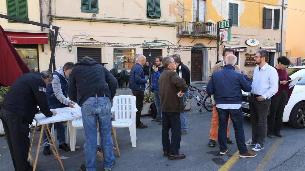 Volantini contro il no allo stato di emergenza