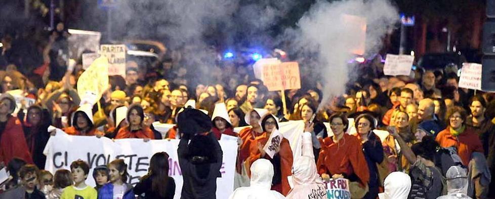 “Tremate, le streghe son tornate” 600 in piazza per dire no al Pillon 