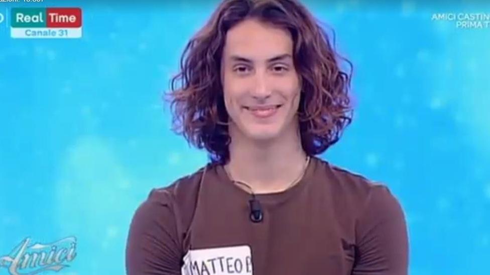 Matteo supera un altro step Si avvicina al sogno di Amici