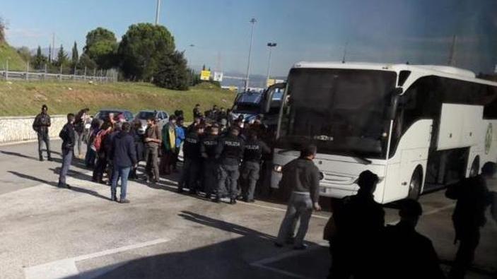 Manifestanti diretti a Roma fermati per un’ora dalla polizia