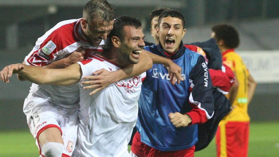 Il Carpi non muore mai: che rimonta col Benevento