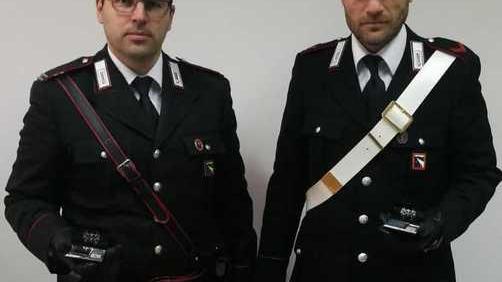 Gli trovano in casa droga e bilancini Arrestato un operaio