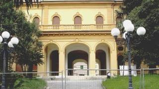 L’assessore Ferretti e l’edificio storico del Kursaal