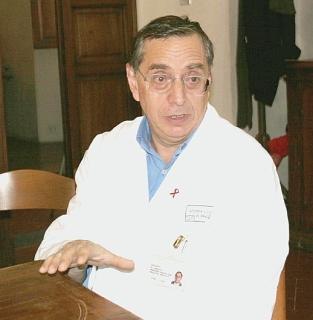 Sopra il primario di Malattie infettive Adriano Paladini