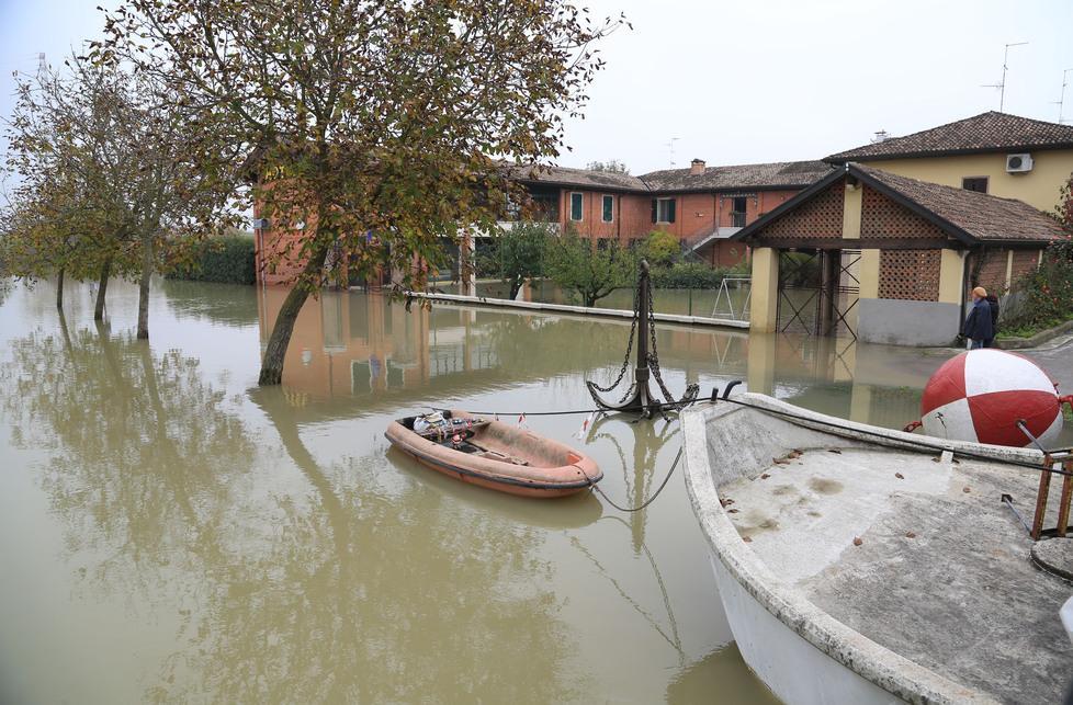 Il Po cala, l’allarme rientra 