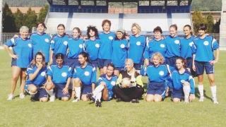 La squadra delle ferroviere in maglia blu