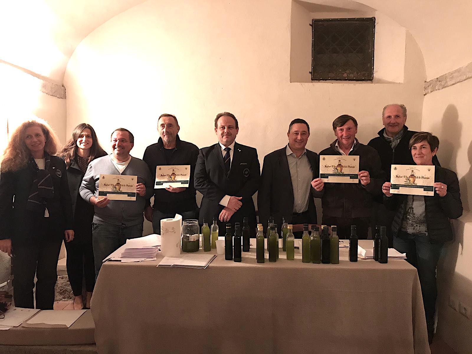 La premiazione dei vincitori del Miglior olio della Val di Bisenzio