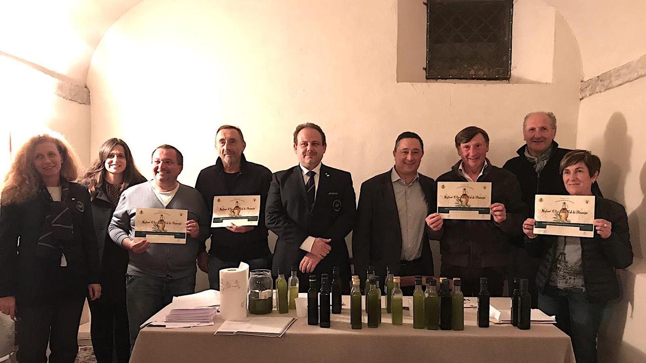 La premiazione dei vincitori del Miglior olio della Val di Bisenzio