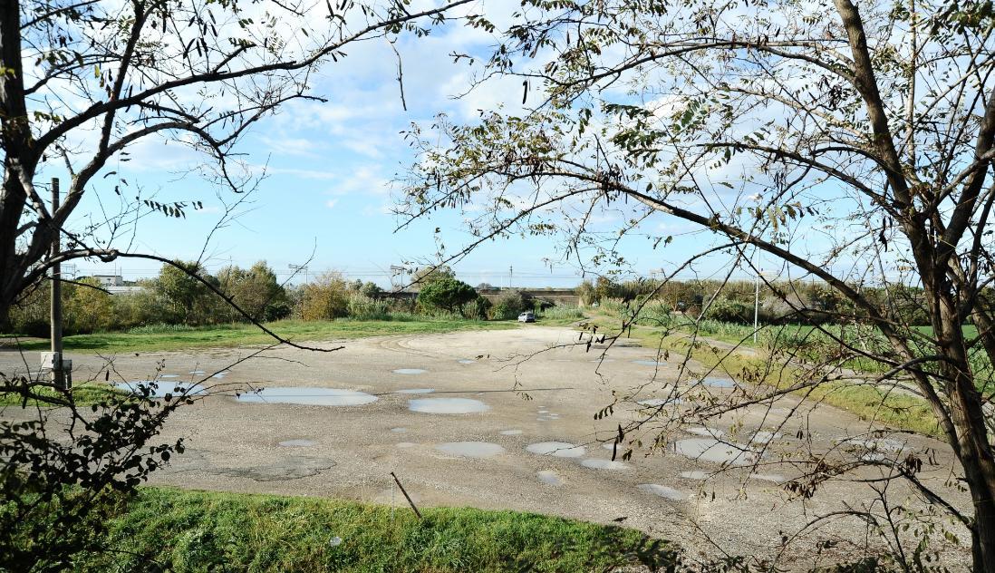 L'area dove sorgerà il nuovo parcheggio