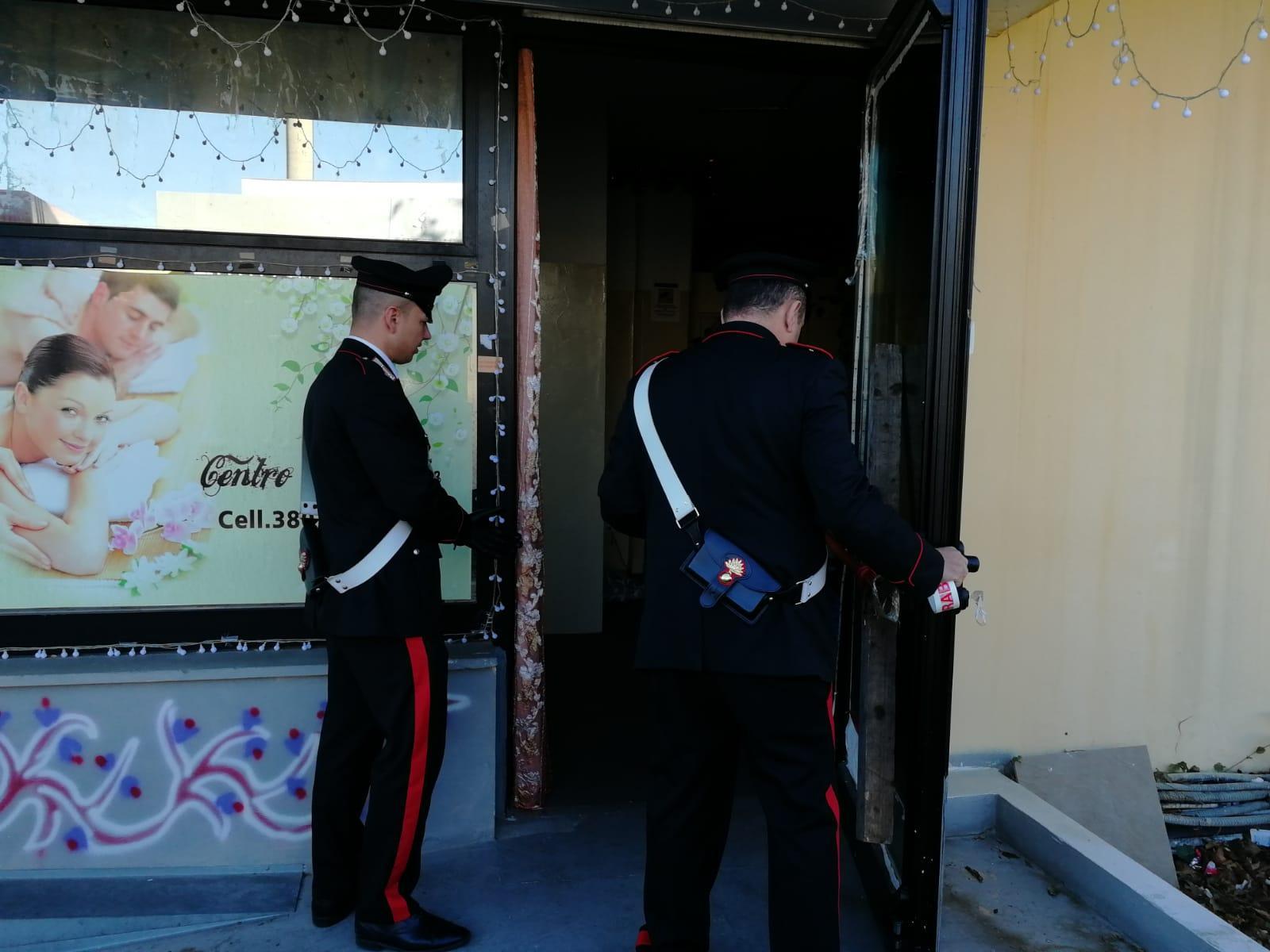 Sono due i centri massaggi chiusi in pochi mesi in via Montalbano