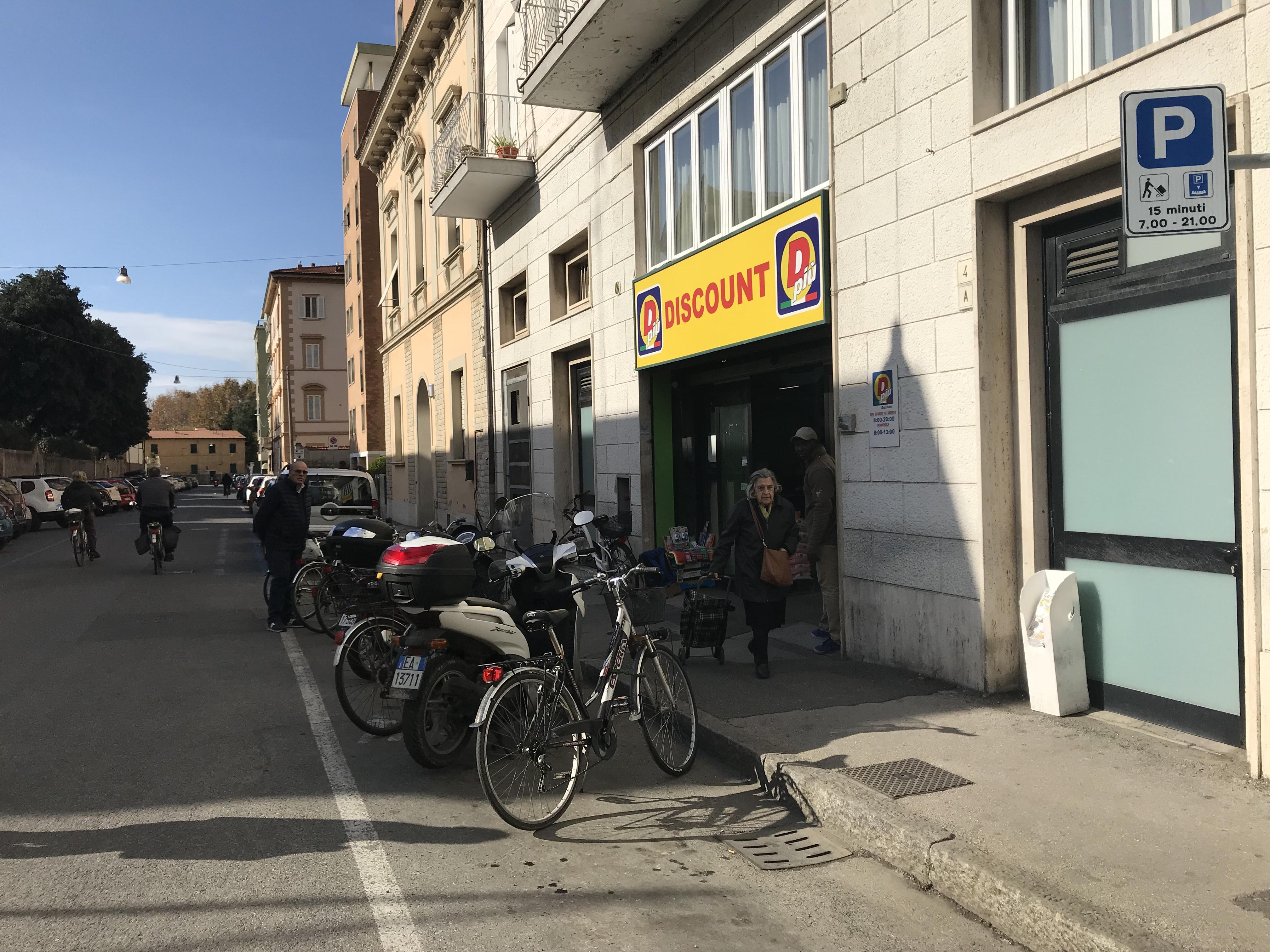 Multa allo scooter parcheggiato senza disco orario 