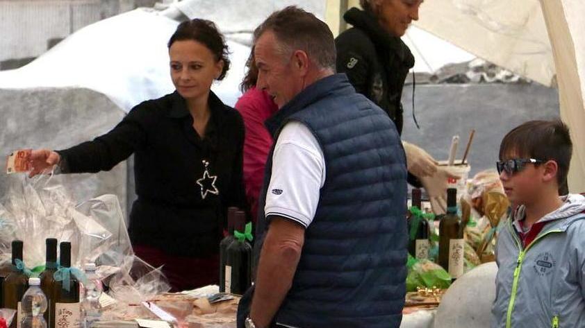 Castagna e non solo, bancarelle e cantastorie riempiono la città