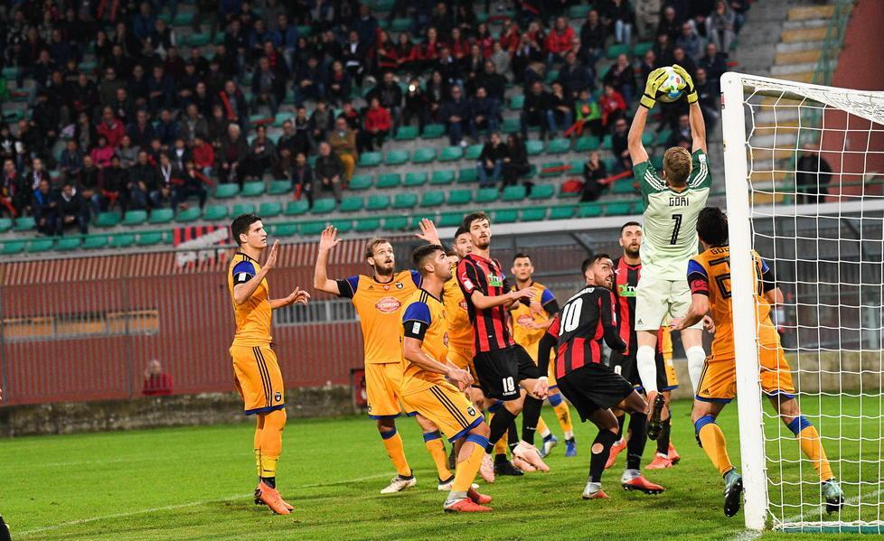 La riscossa di Favarin: «Su la testa» 