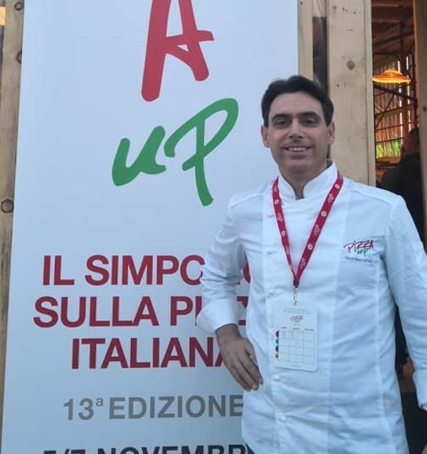 Dal borgo di Rosignano porta in giro per l’Italia i segreti della pizza 