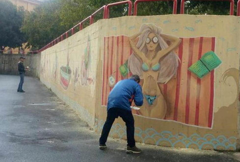 Via gli sfregi dal murale di piazza San Marco 