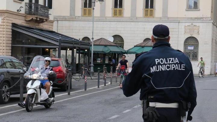 Assunzioni e soldi da avere, scoppia la protesta dei vigili