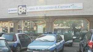 Rapinatore solitario si fa consegnare 5mila euroe fugge in bicicletta