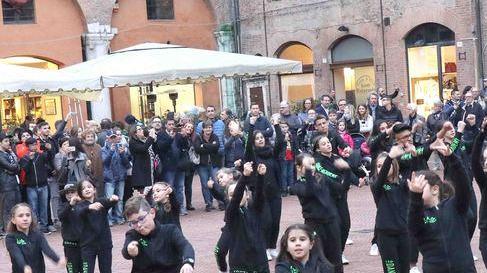 Danza con la solidarietà