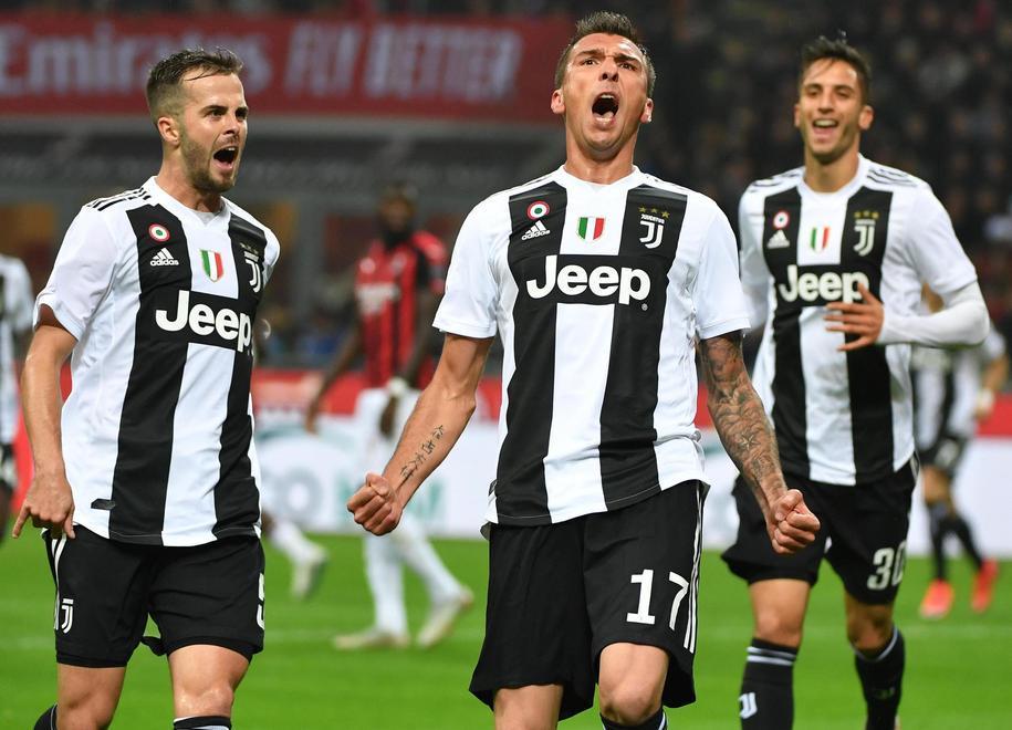 Mandzukic-CR7 e la Juve vola Milan, serata nera per Higuain 