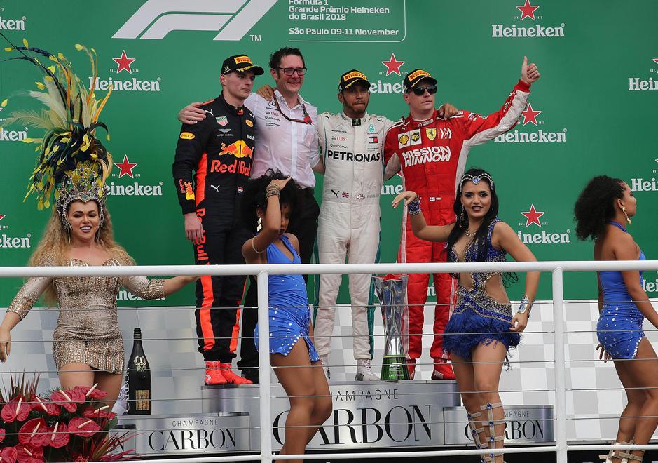 Samba Hamilton a Interlagos Titolo marche alla Mercedes 