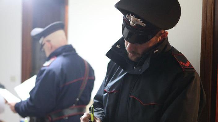 «Vieni a fare sesso con me» poi gli ruba l’orologio dal polso