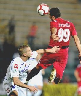 Il ds Nelso Ricci e sotto Ruotolo A destra Cristiano Lucarelli